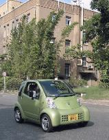 Test-drive for car-sharing project starts in Kyushu Univ.